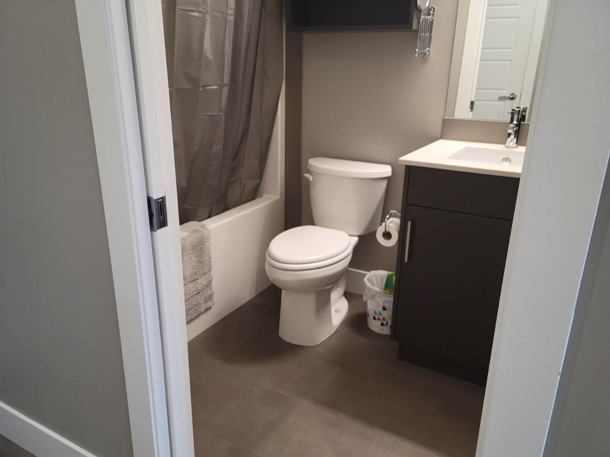 Cozy Studio Suite, 15Min Walk To Downtown كيلوانا المظهر الخارجي الصورة